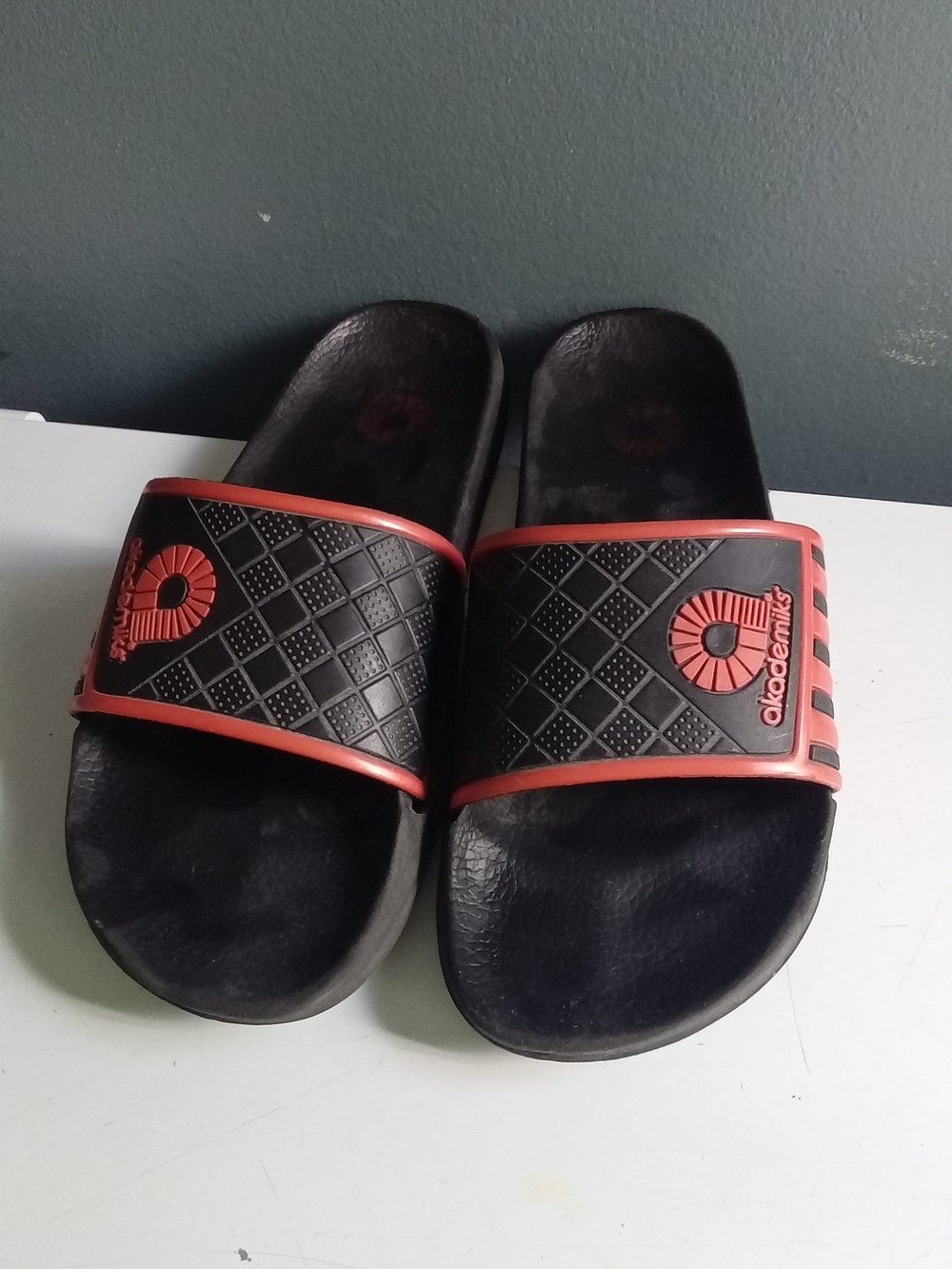 Akademiks Mens Black Red Athletic Slide‎ Sandals Comfort Sport Slides Size 11-12